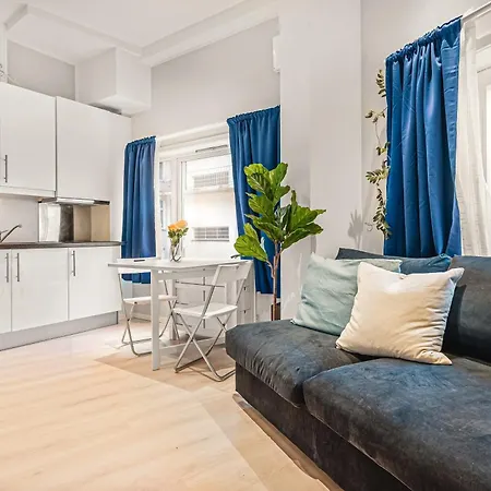 Apartment Dinbnb I At City Centre With Roof Terrace