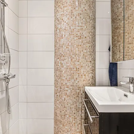 Apartment Dinbnb I At City Centre With Roof Terrace *